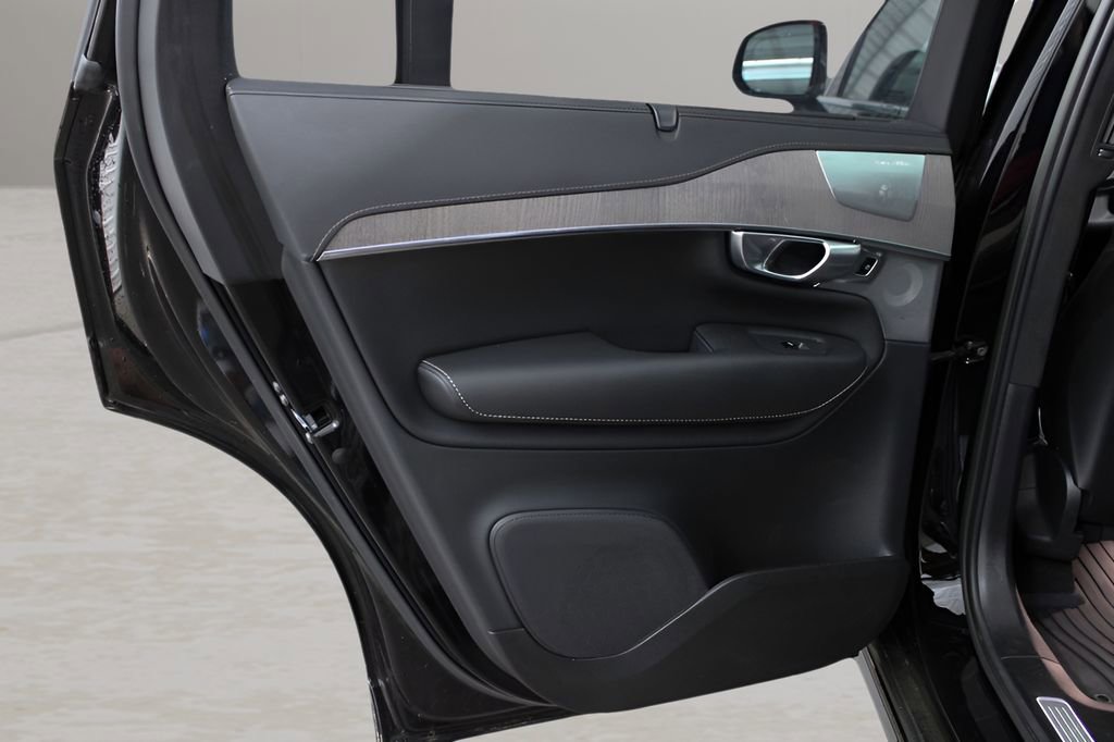 Used 2023 Volvo XC90 B6 Ultimate w/ Lounge Package image 37