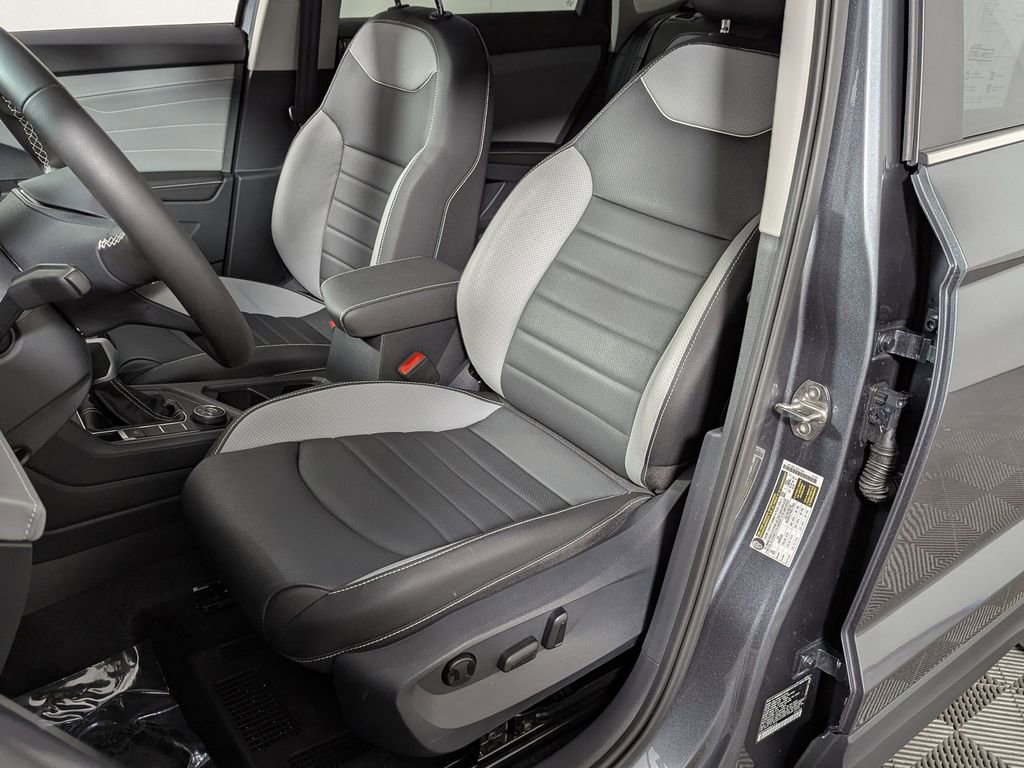 Used 2024 Volkswagen Taos SEL image 16