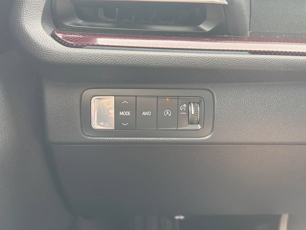 Certified 2024 Chevrolet Traverse RS w/ LPO, Floor Liner Package AWD/4WD image 23