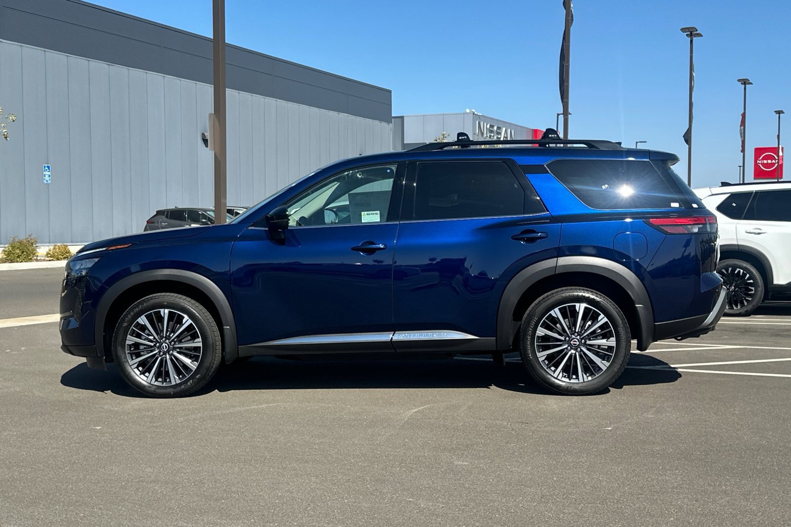 New 2026 Nissan Pathfinder Platinum AWD/4WD image 7