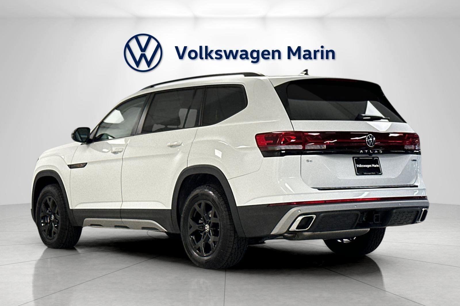 New 2025 Volkswagen Atlas Peak Edition SE image 3