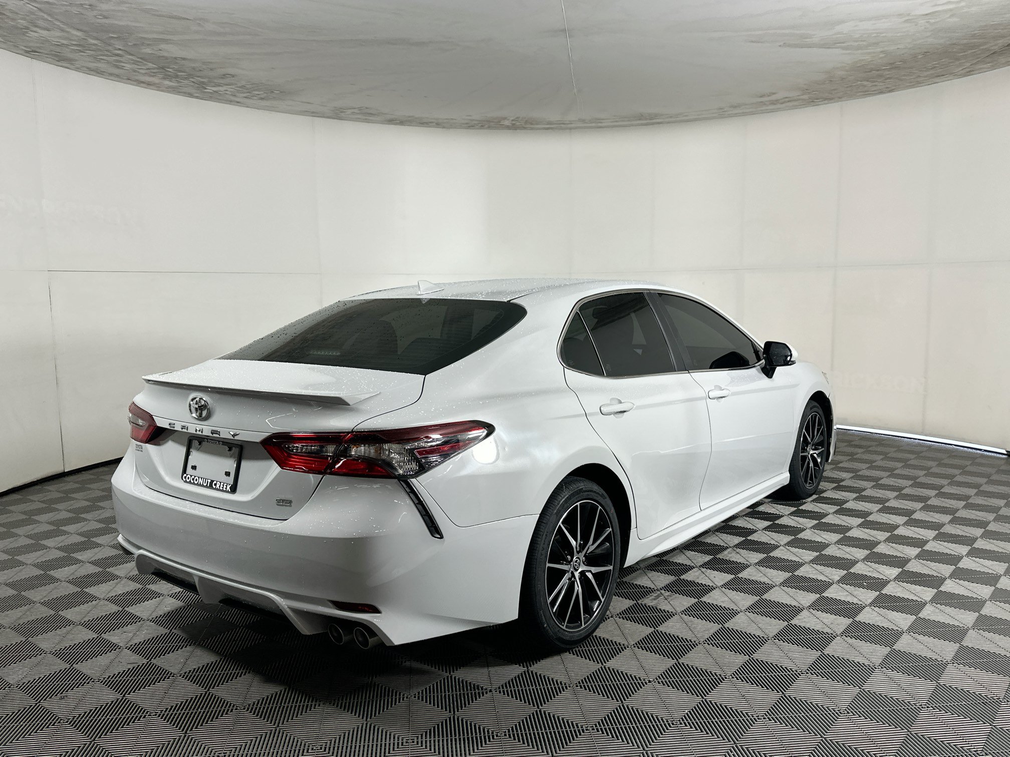 Used 2024 Toyota Camry SE w/ Convenience Package FWD image 3