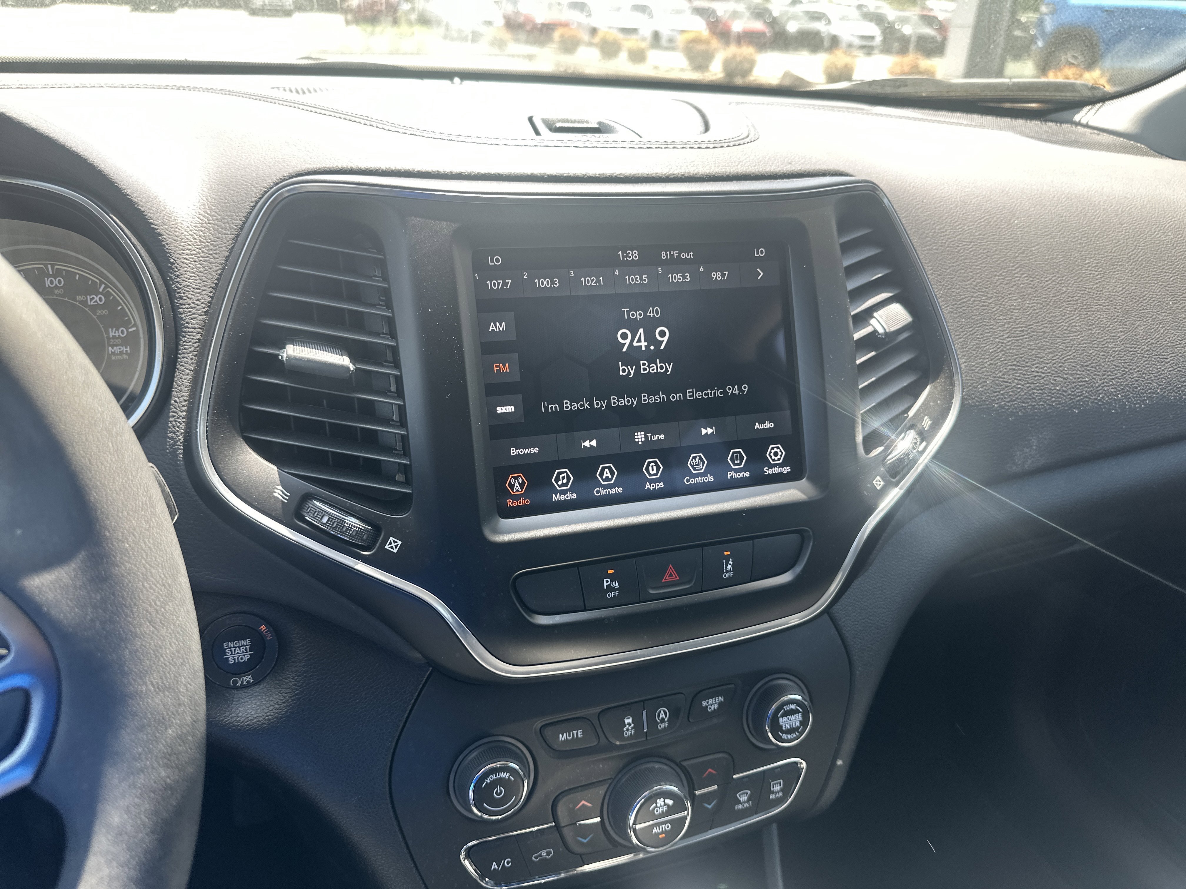 Used 2021 Jeep Cherokee Latitude Lux w/ Comfort/Convenience Group AWD/4WD image 34