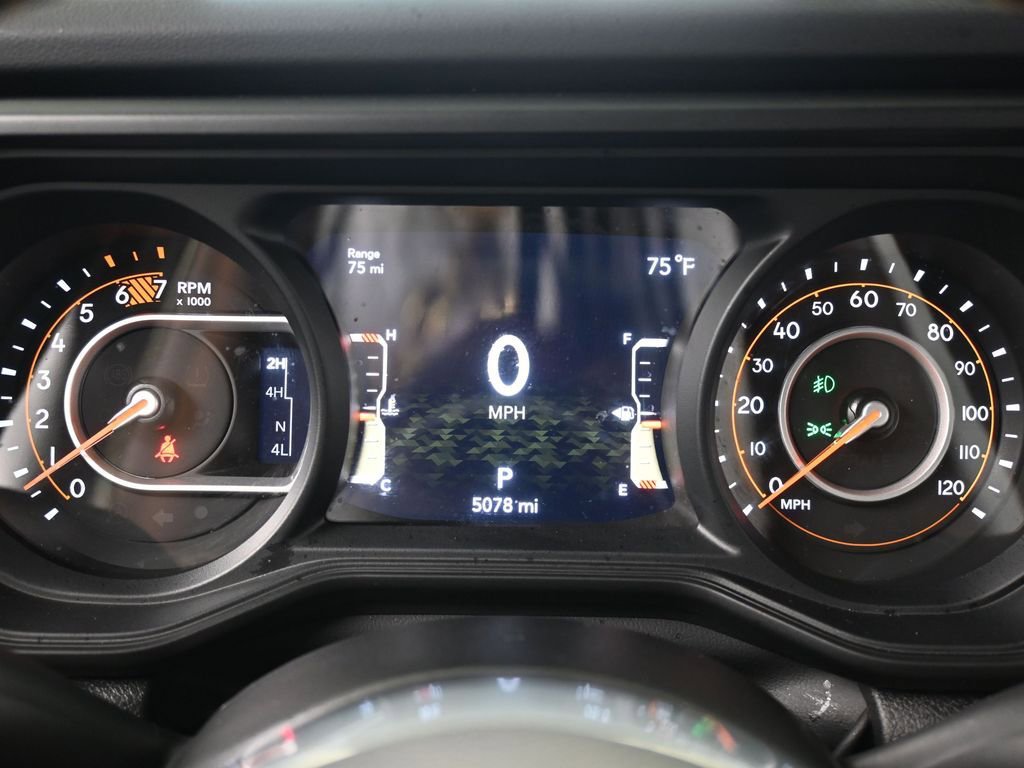 Used 2024 Jeep Wrangler Sahara image 25