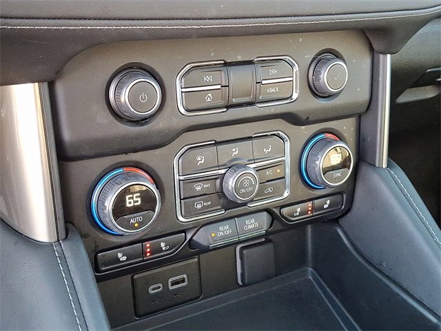 Used 2024 Chevrolet Suburban Z71 w/ Luxury Package image 12