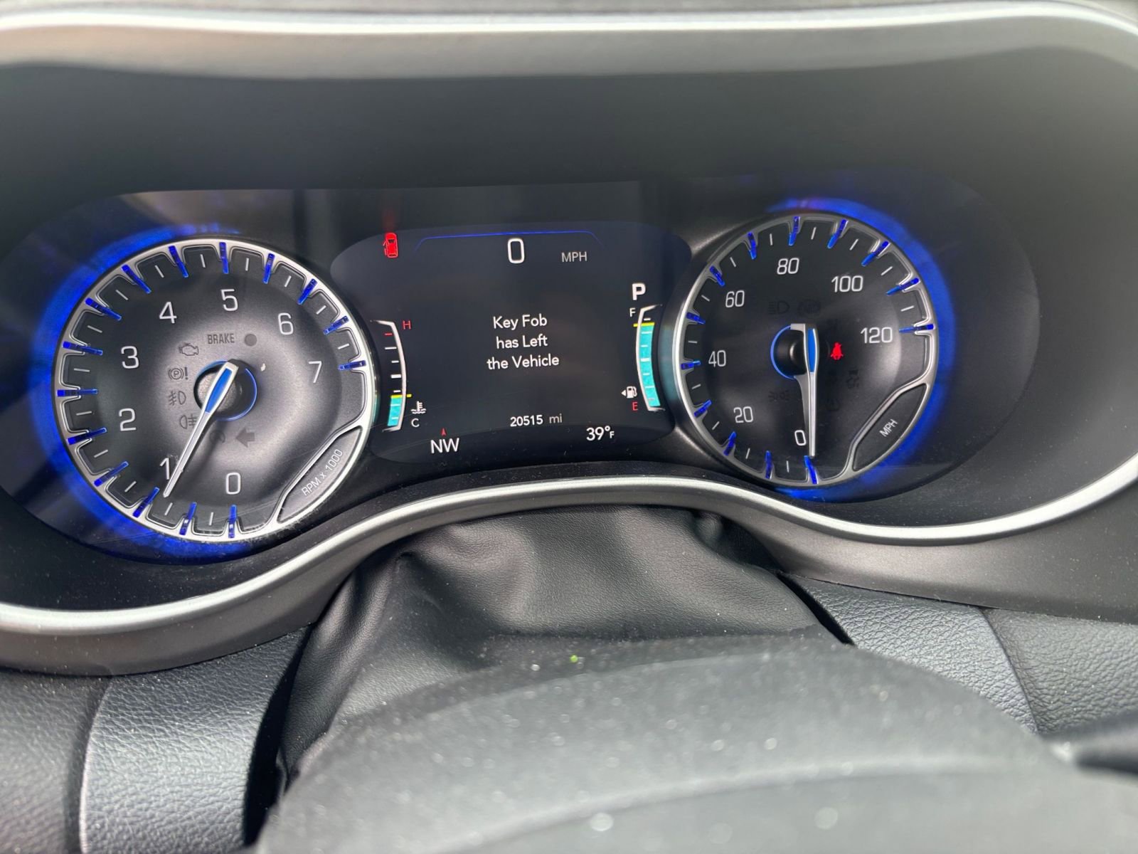 Used 2025 Chrysler Pacifica Select image 43