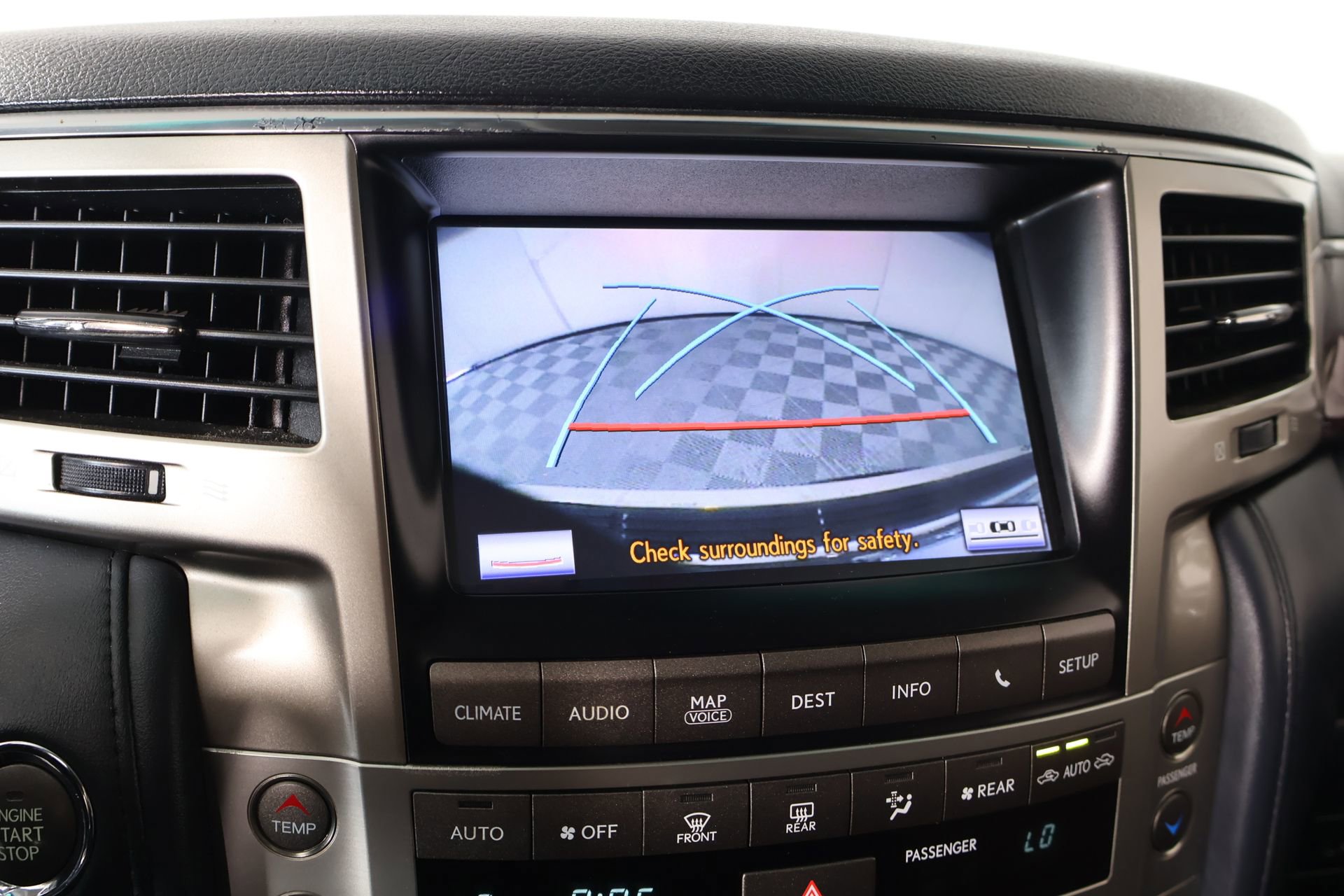 Used 2015 Lexus LX 570 4WD image 6