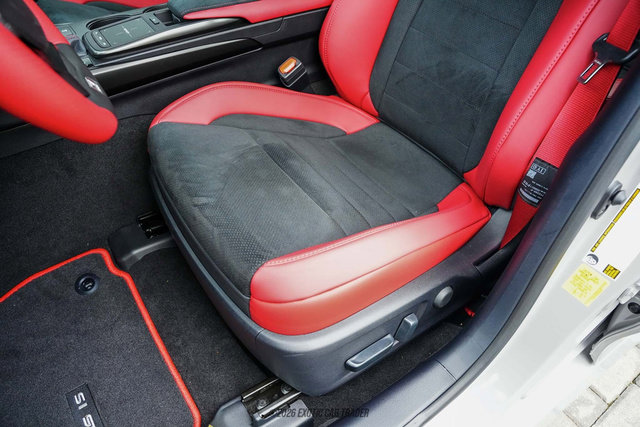 Used 2025 Lexus IS 500 w/ F-Sport Performance RWD image 28