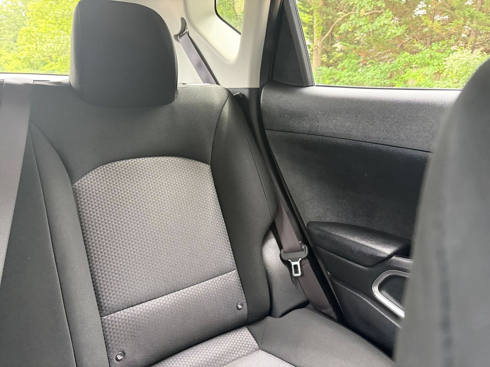 Used 2025 Kia Soul LX w/ LX Technology Package FWD image 35