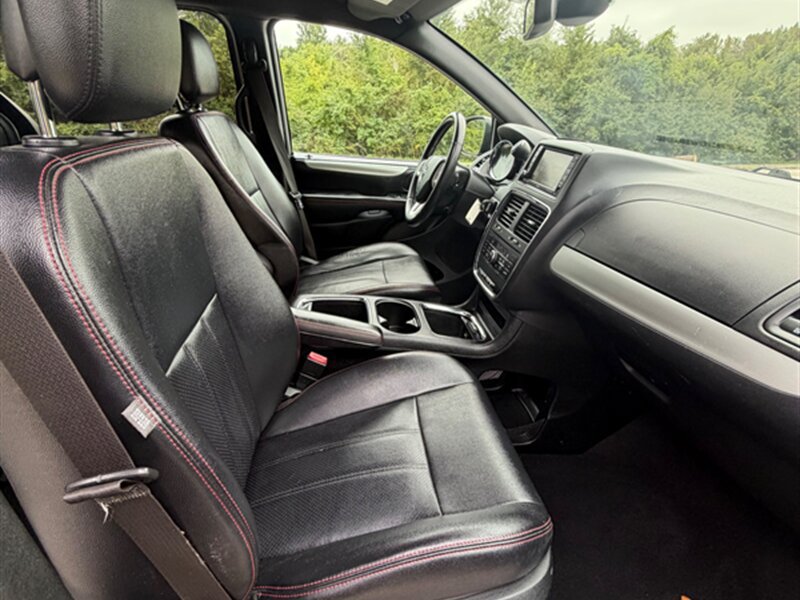 Used 2018 Dodge Grand Caravan GT FWD image 18