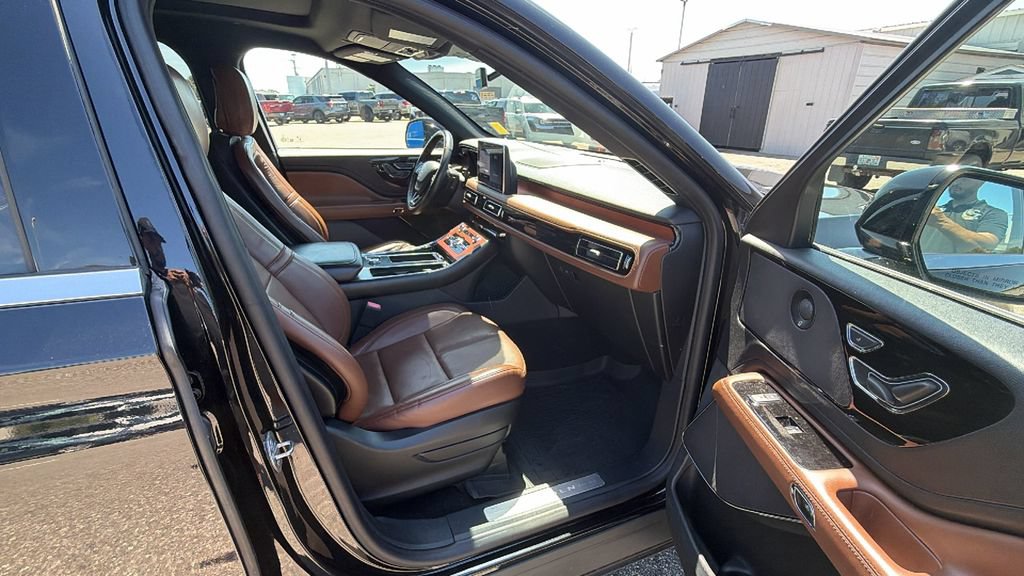 Used 2020 Lincoln Aviator Reserve w/ Equipment Group 201A AWD/4WD image 27