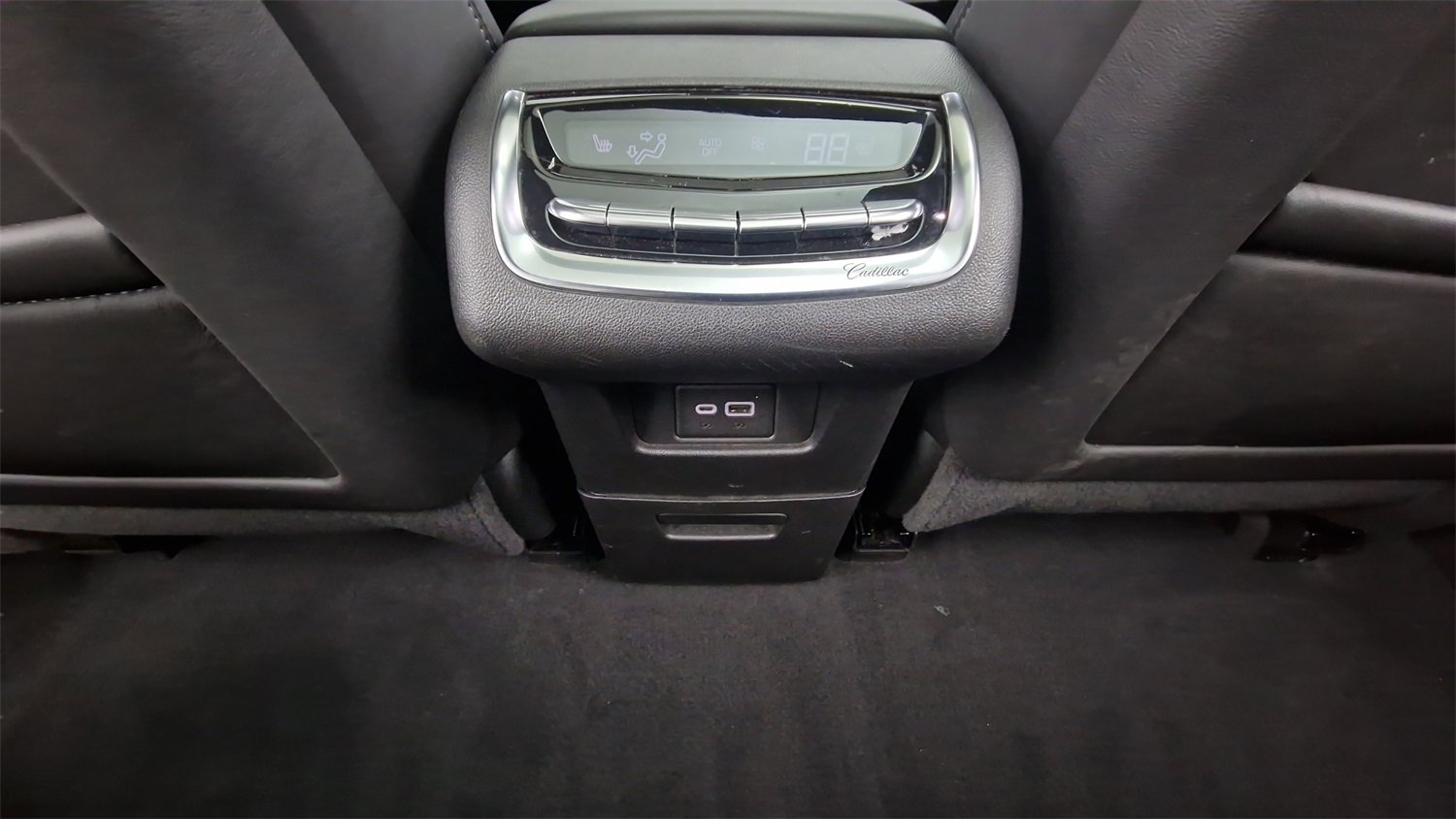 Used 2022 Cadillac XT6 Premium Luxury w/ Platinum Package image 28