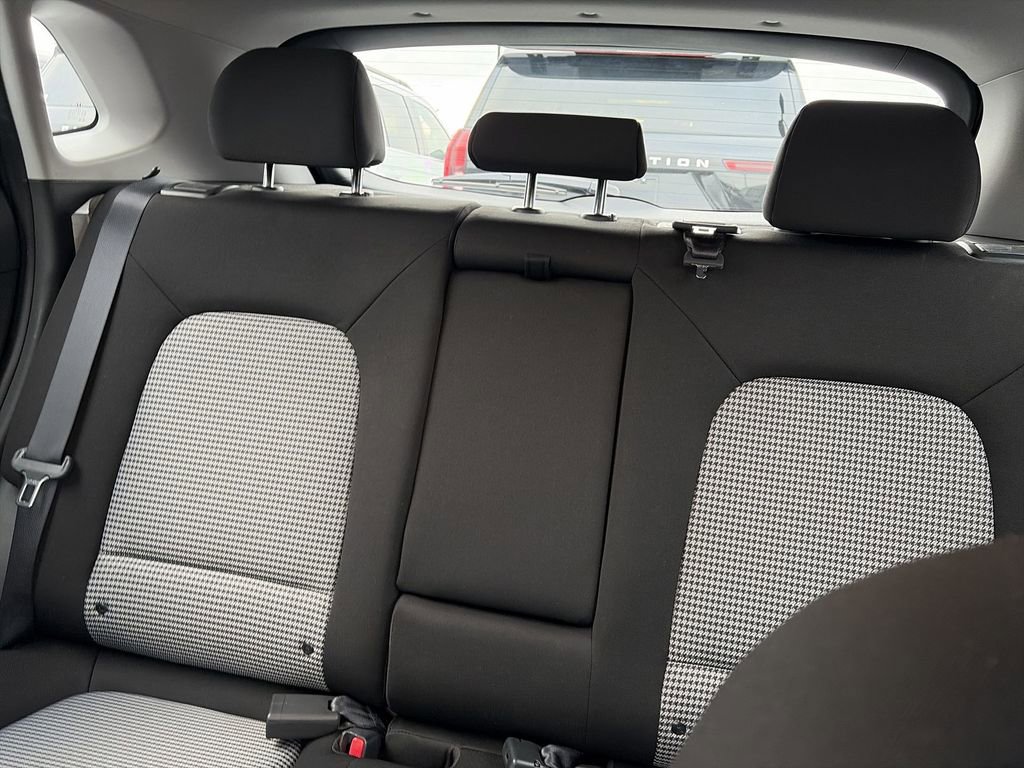 Used 2023 Hyundai Kona SE image 21