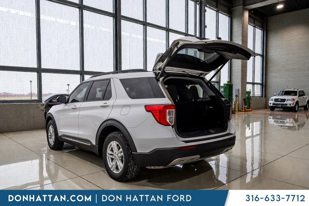Used 2020 Ford Explorer XLT w/ Equipment Group 202A AWD/4WD image 29