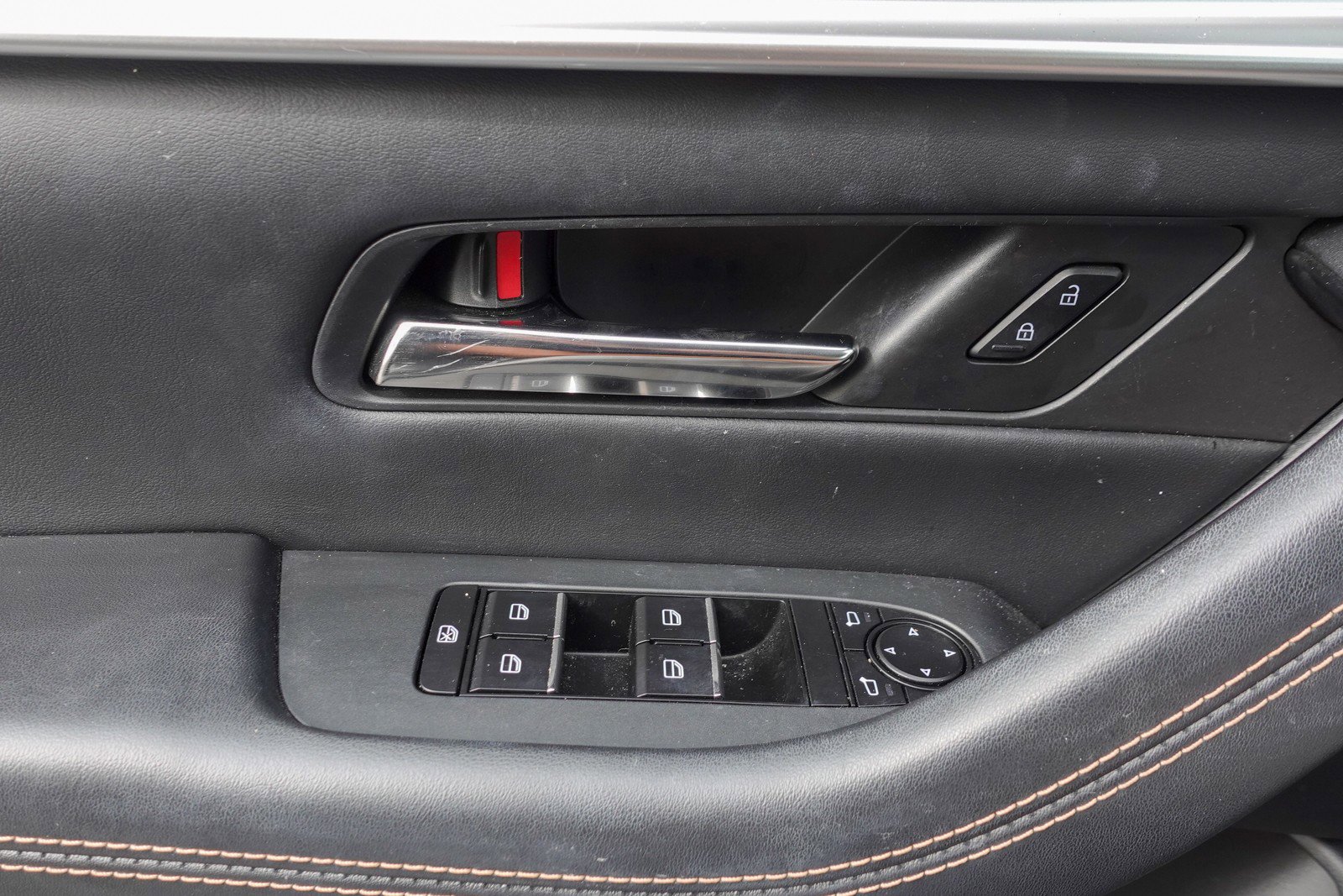 Used 2024 MAZDA CX-90 Plug-In Hybrid w/ Premium Pkg image 11