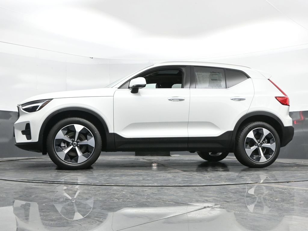 New 2025 Volvo XC40 B5 Core w/ Protection Package Premier image 43