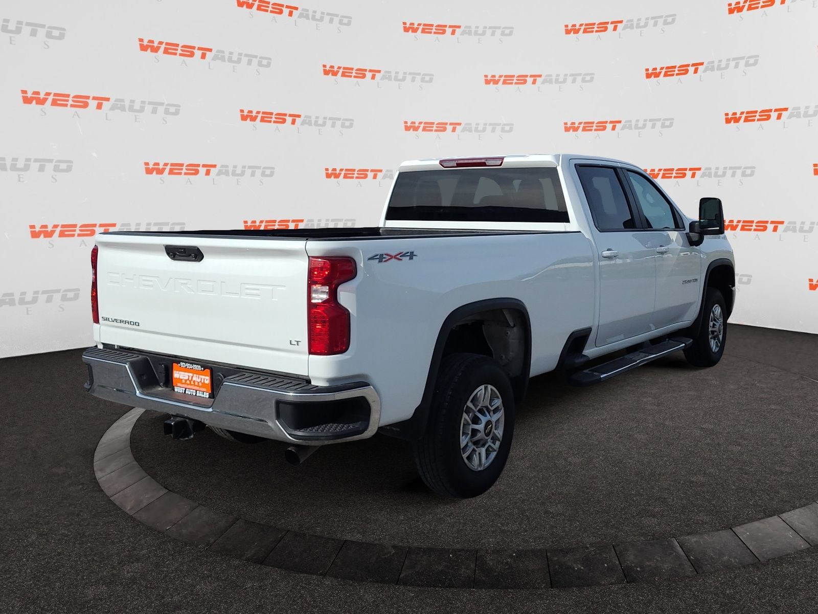 Used 2025 Chevrolet Silverado 2500 LT w/ Convenience Package AWD/4WD image 5