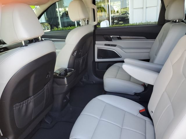 Certified 2022 Kia Telluride SX w/ Towing Package AWD/4WD image 9