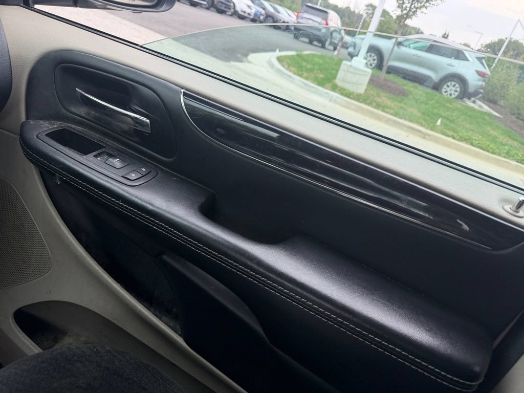 Used 2015 Dodge Grand Caravan SE FWD image 31
