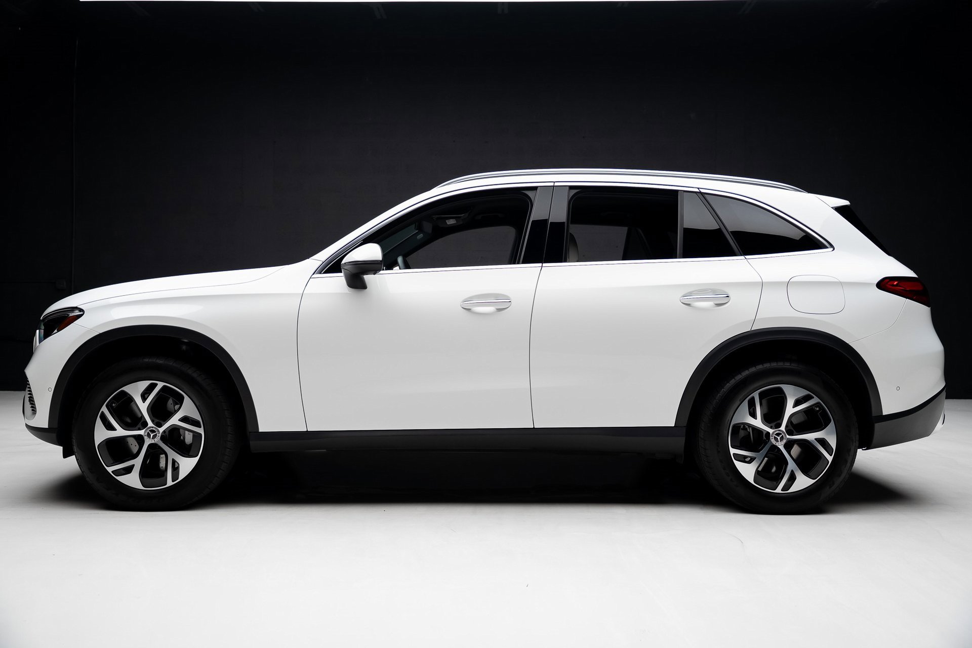 Used 2025 Mercedes-Benz GLC 350e 4MATIC image 17