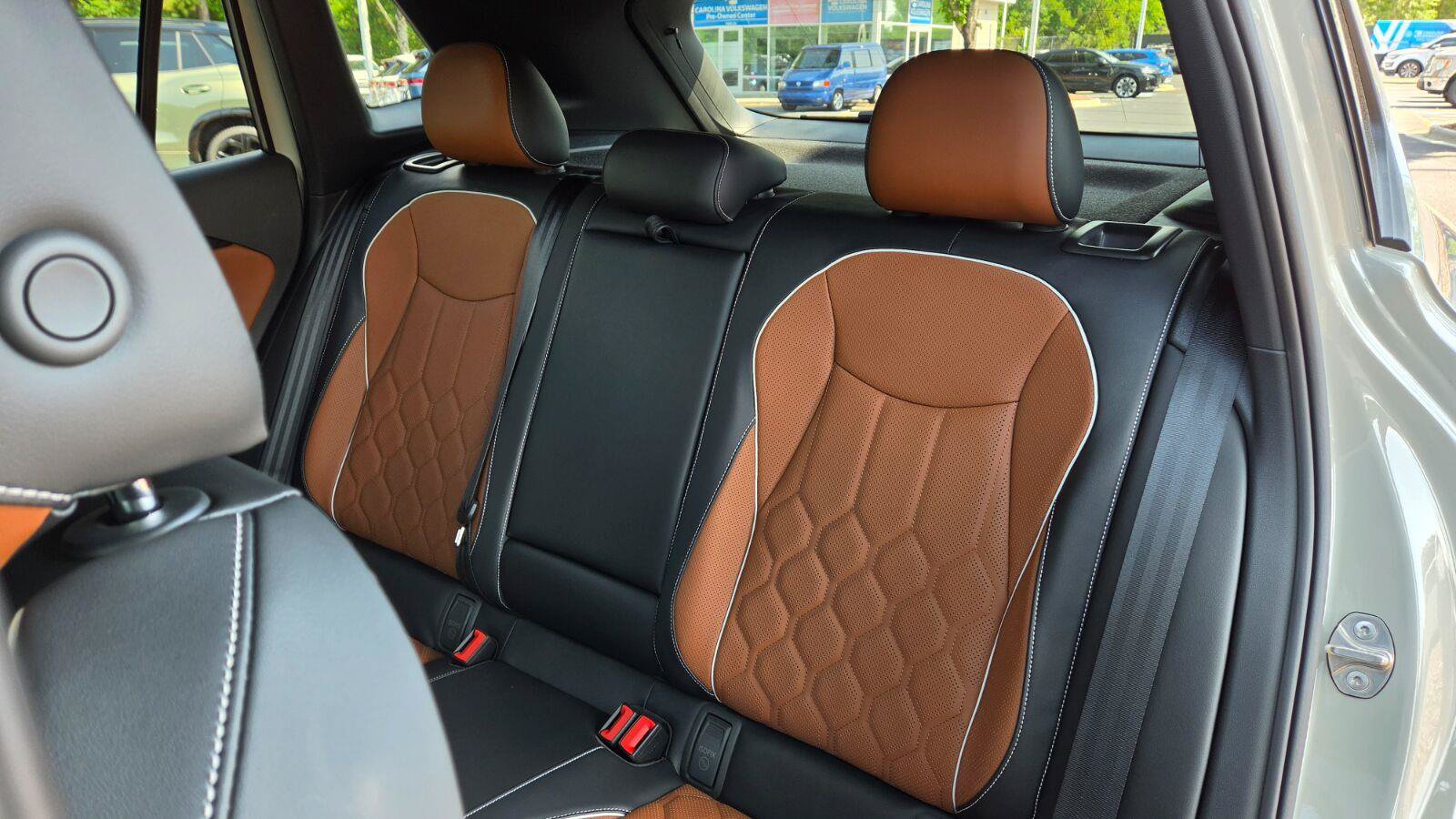 New 2027 Volkswagen Tiguan SEL R-Line AWD/4WD image 37