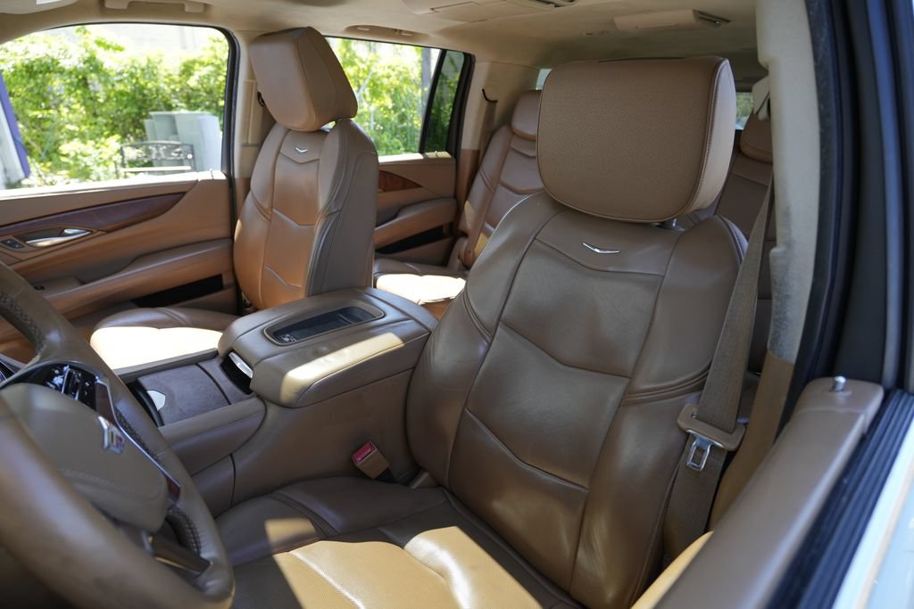 Used 2015 Cadillac Escalade ESV Platinum AWD/4WD image 23