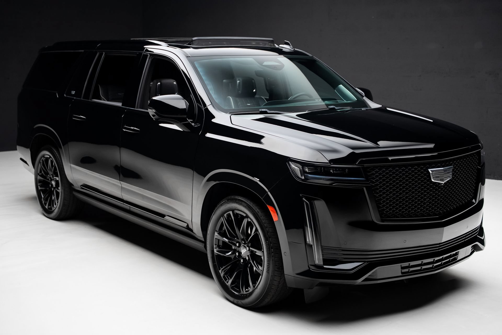Used 2024 Cadillac Escalade ESV Sport Platinum w/ LPO, ONYX Package AWD/4WD image 40