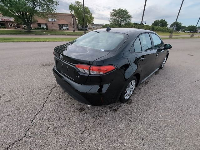 Used 2025 Toyota Corolla LE w/ Convenience Package FWD image 5