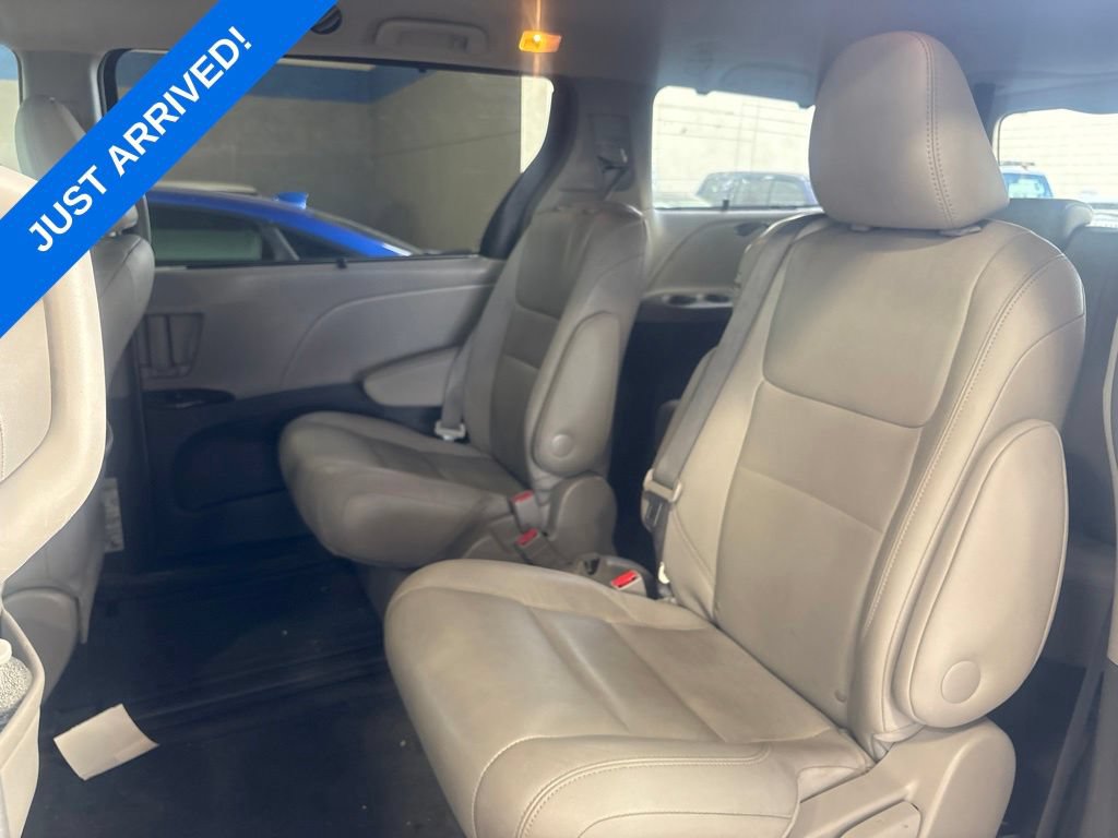 Used 2017 Toyota Sienna FWD image 5
