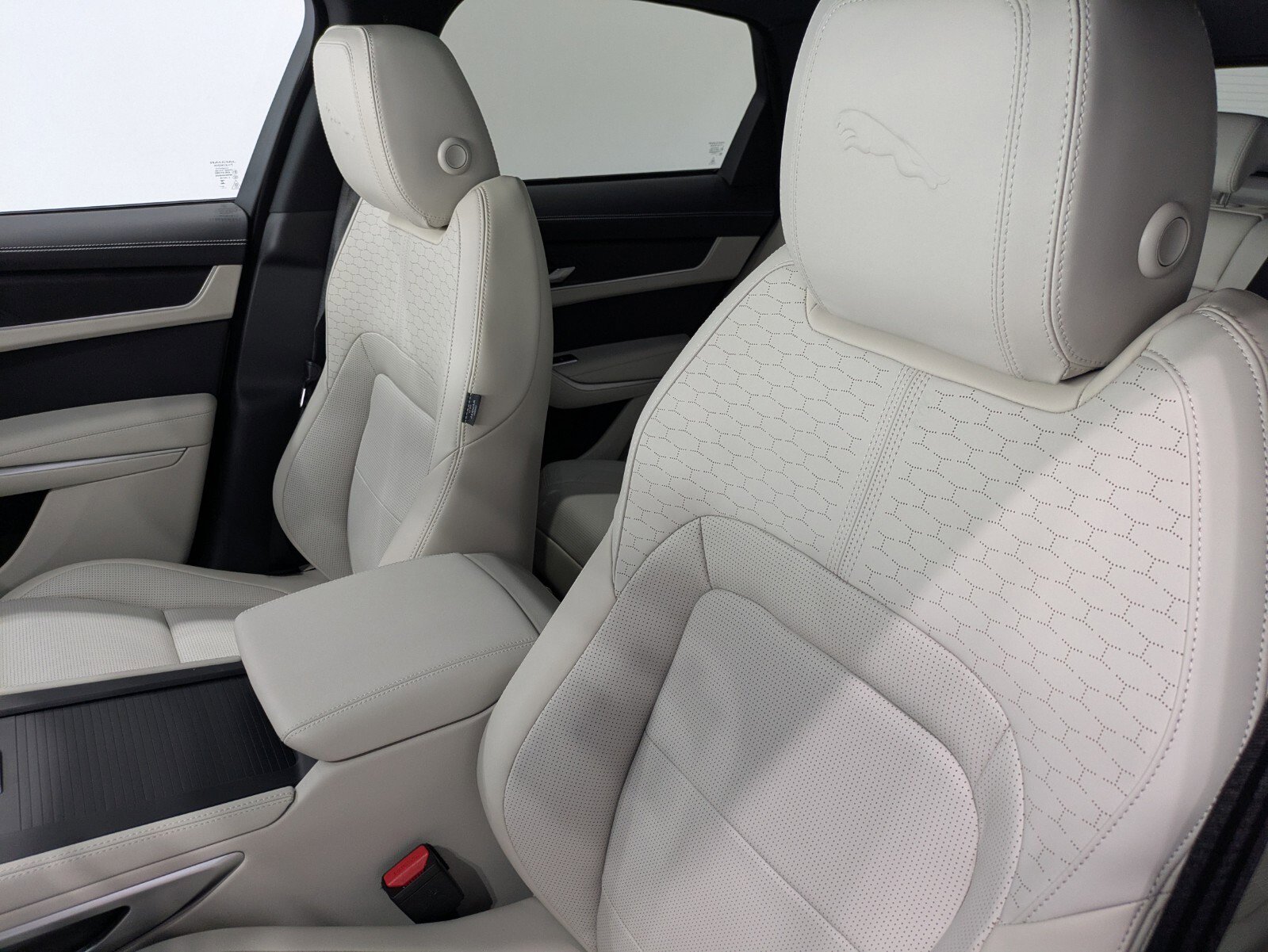 New 2026 Jaguar F-PACE R-Dynamic S image 8