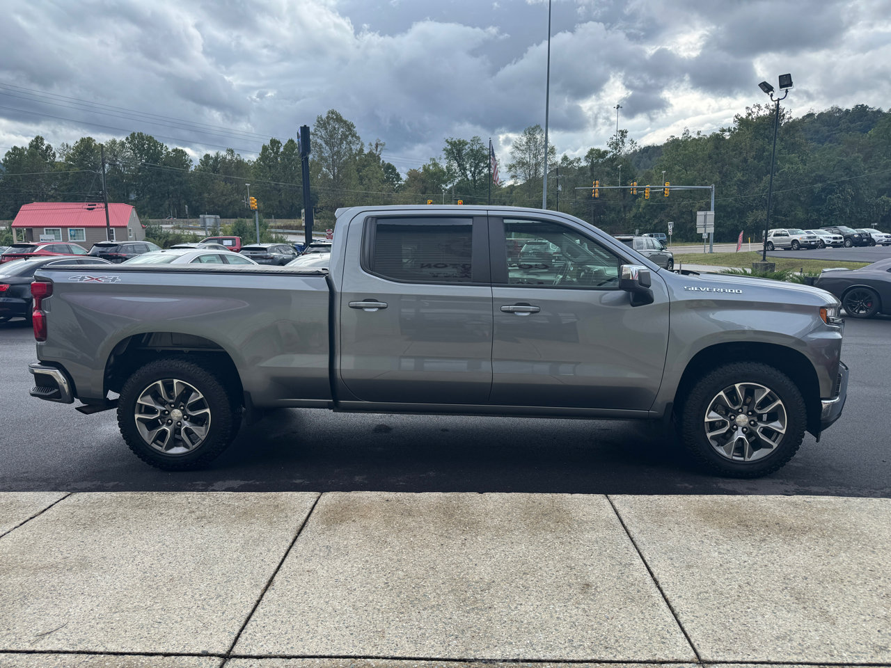 Used 2021 Chevrolet Silverado 1500 LT image 9