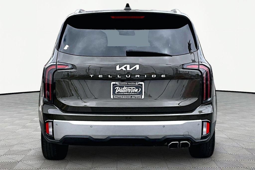 Used 2024 Kia Telluride EX w/ EX Captain's Chair Package FWD image 4
