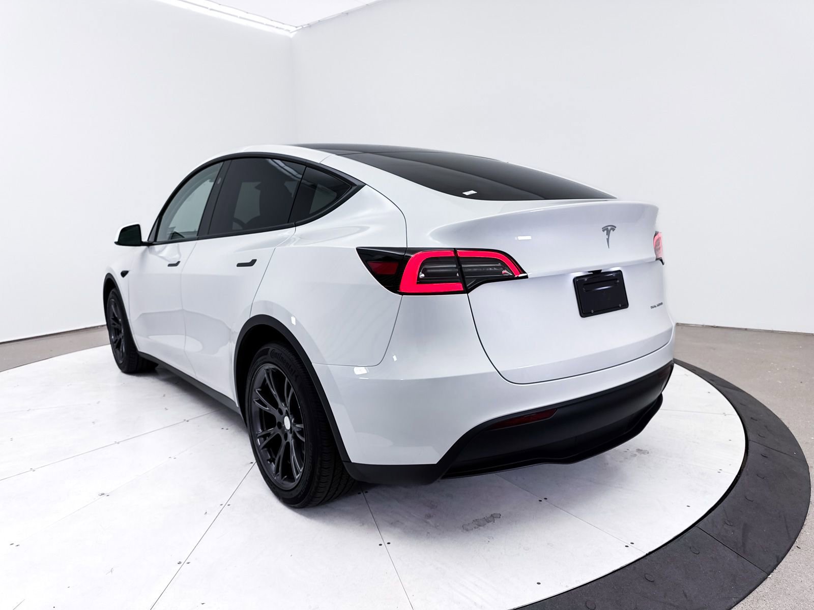 Used 2024 Tesla Model Y Long Range image 14