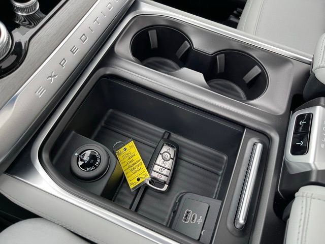 New 2026 Ford Expedition Max Platinum image 14