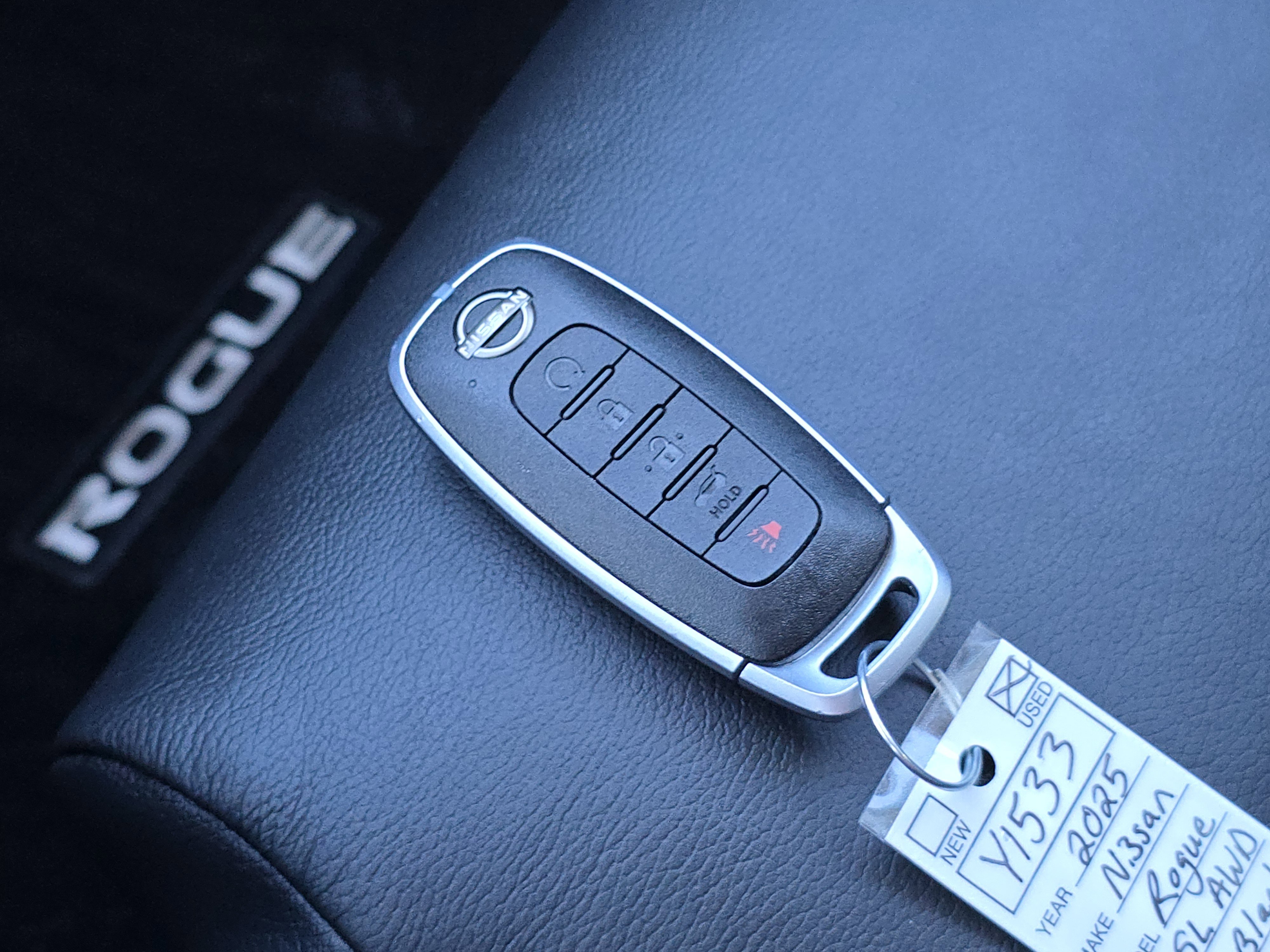 Used 2025 Nissan Rogue SL image 38