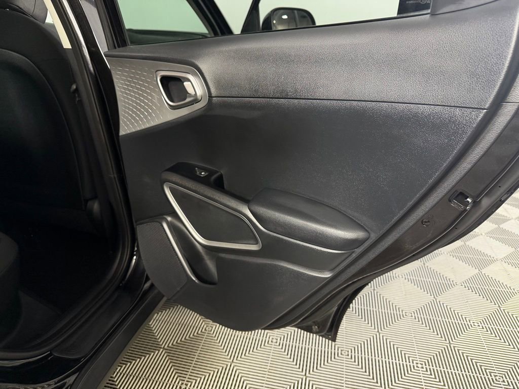 Used 2025 Kia Soul LX image 30