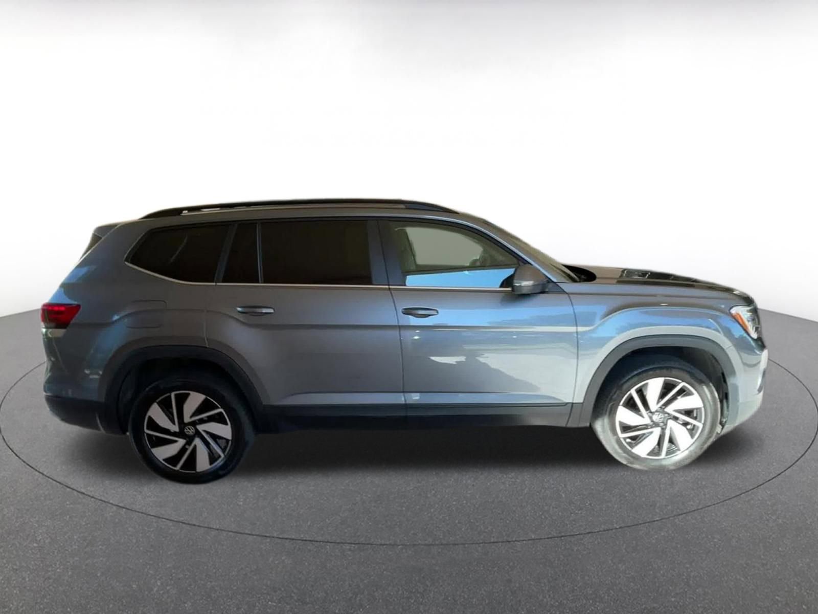 Used 2025 Volkswagen Atlas SE image 16