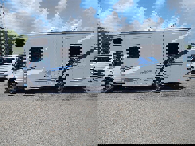 Used 2022 Ford E-450 and Econoline 450 Super Duty w/ Motorhome Prep Package image 5