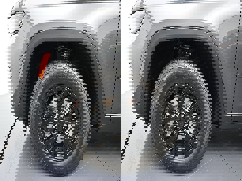 New 2025 Jeep Grand Cherokee Altitude image 9