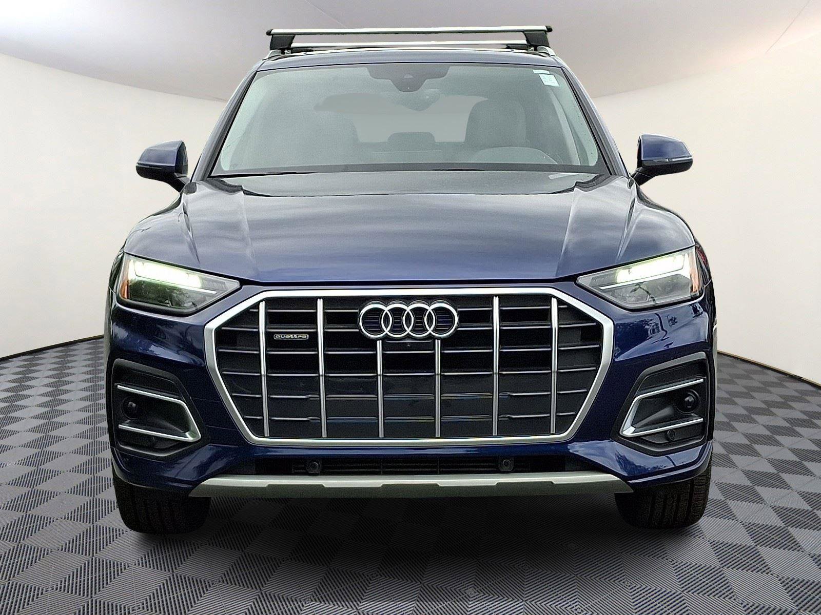 Used 2023 Audi Q5 2.0T Premium Plus w/ Premium Plus Package AWD/4WD image 2