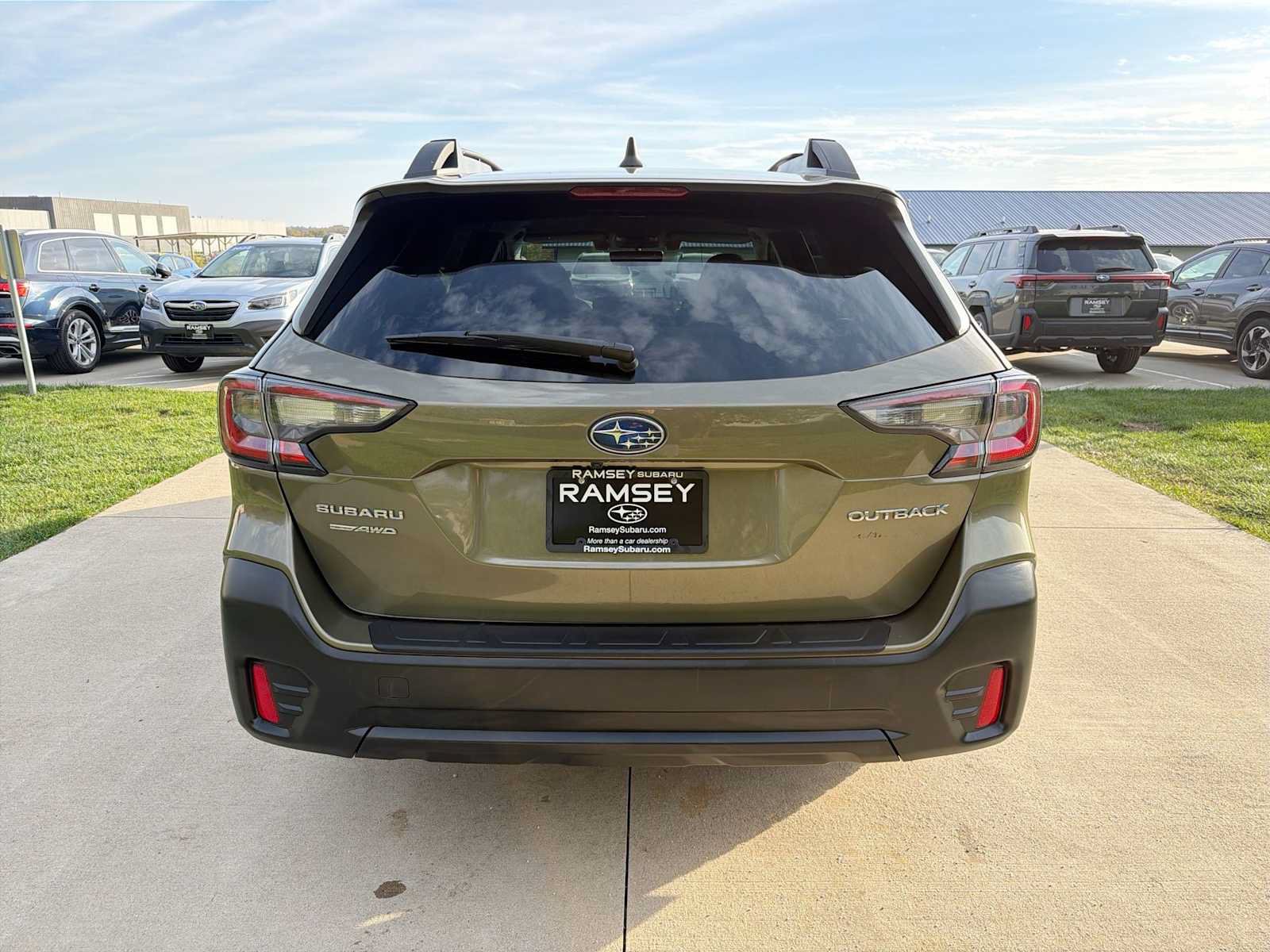 Used 2020 Subaru Outback Premium w/ Popular Package #1 AWD/4WD image 5
