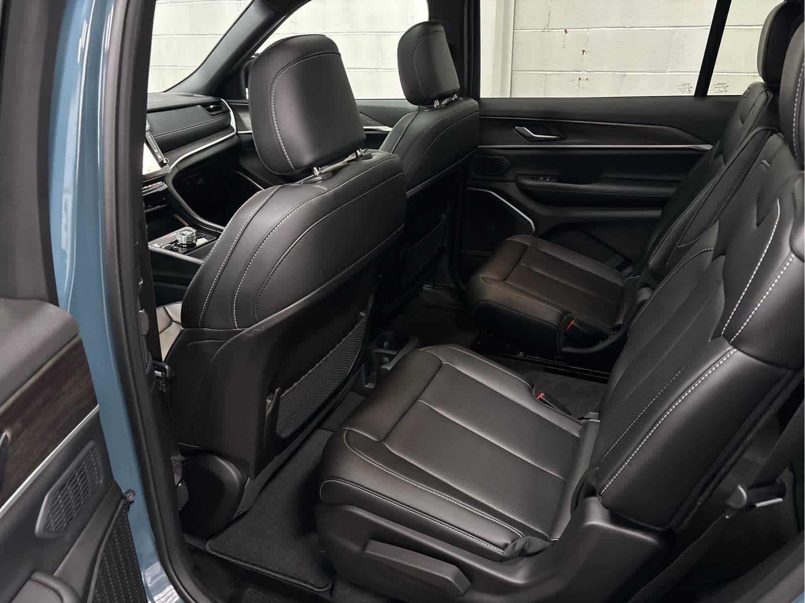 New 2026 Jeep Grand Cherokee L Limited w/ Luxury Tech Group II image 23