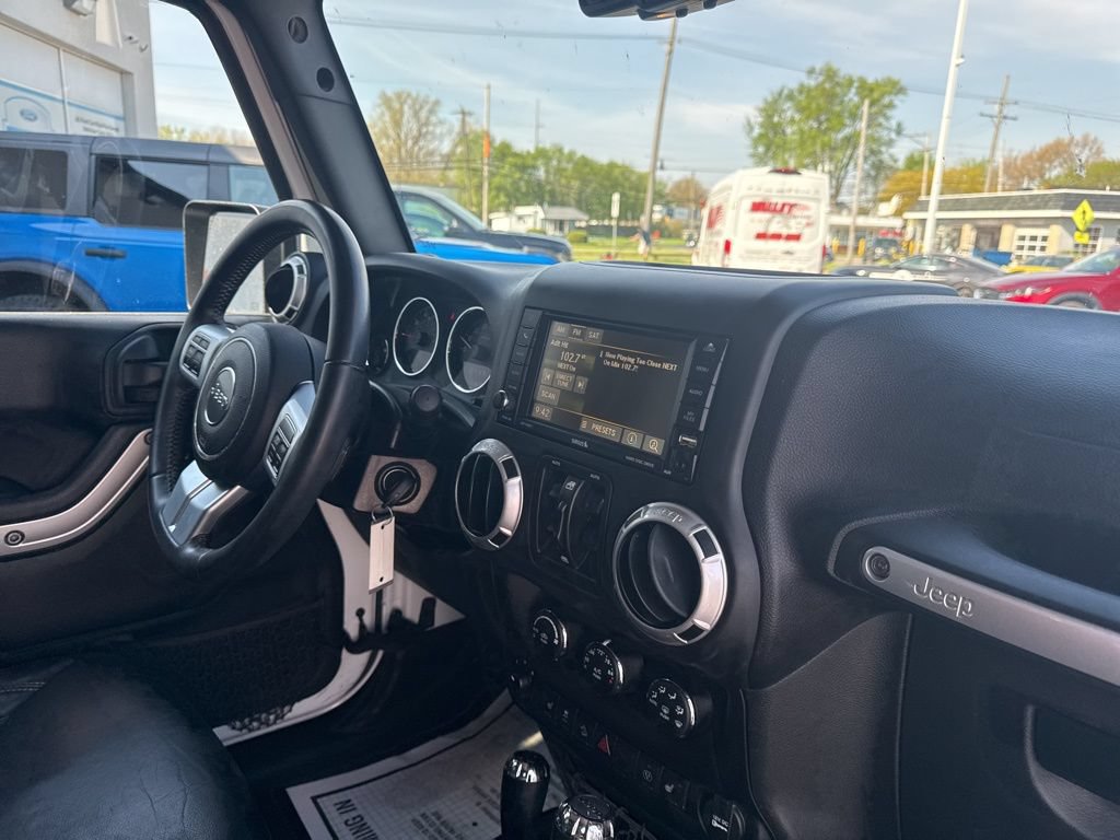 Used 2016 Jeep Wrangler Unlimited Rubicon AWD/4WD image 32