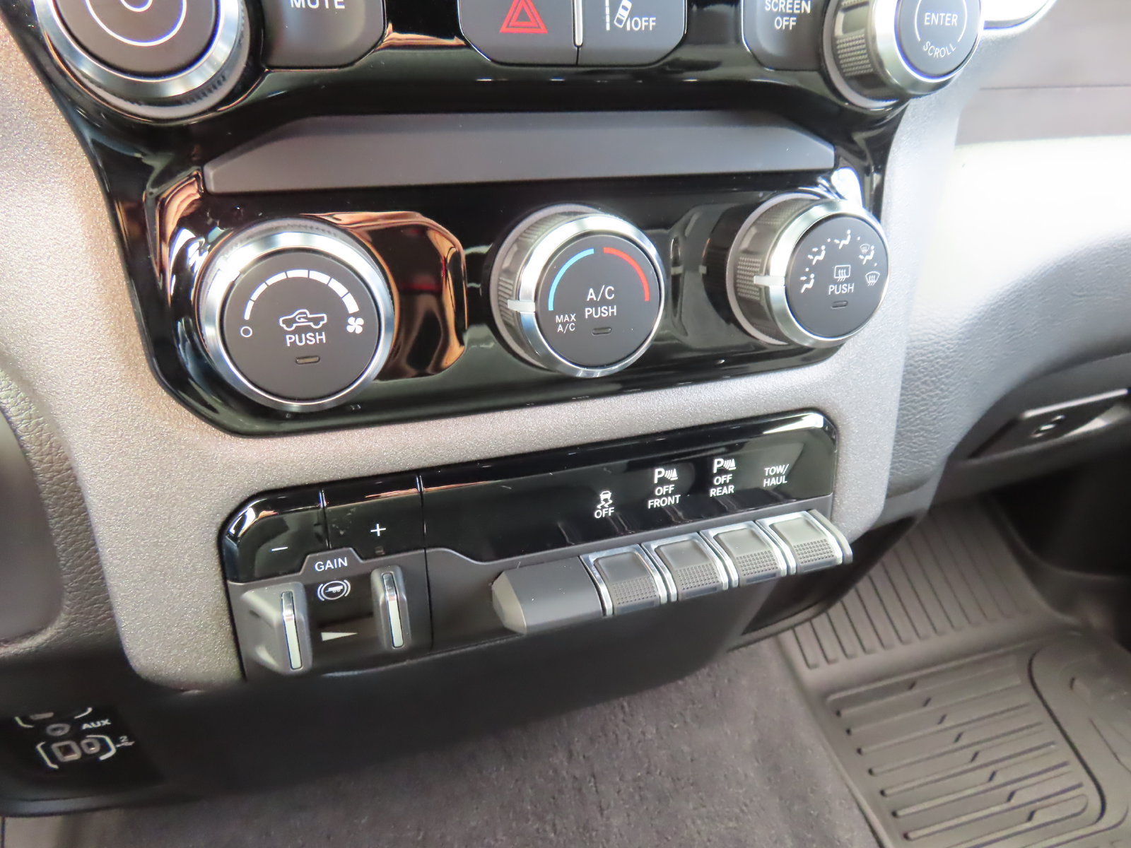 Used 2025 RAM 1500 Tradesman w/ Night Edition AWD/4WD image 27