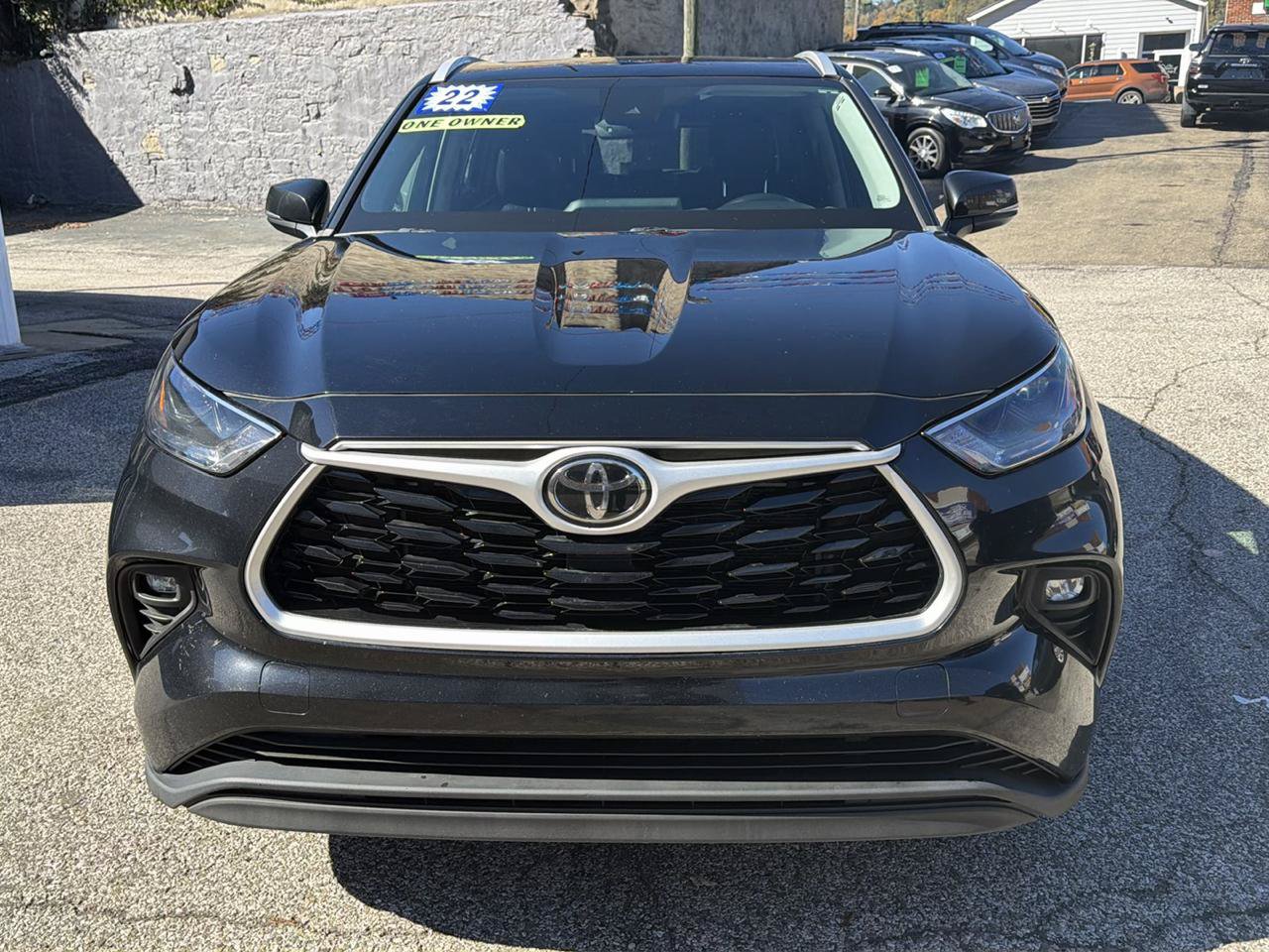 Used 2022 Toyota Highlander XLE AWD/4WD image 5