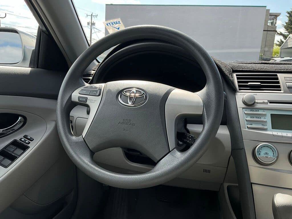 Used 2009 Toyota Camry LE FWD image 15