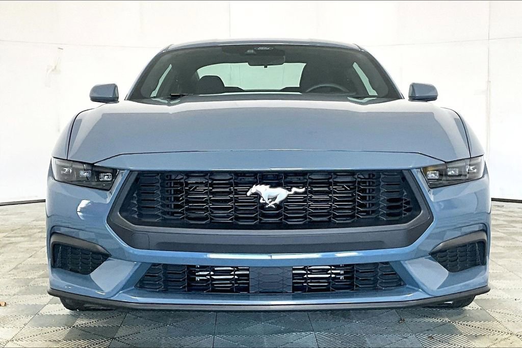 Used 2025 Ford Mustang Coupe image 3