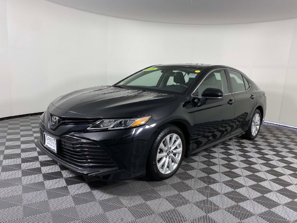 Used 2020 Toyota Camry LE w/ Convenience Package FWD image 4