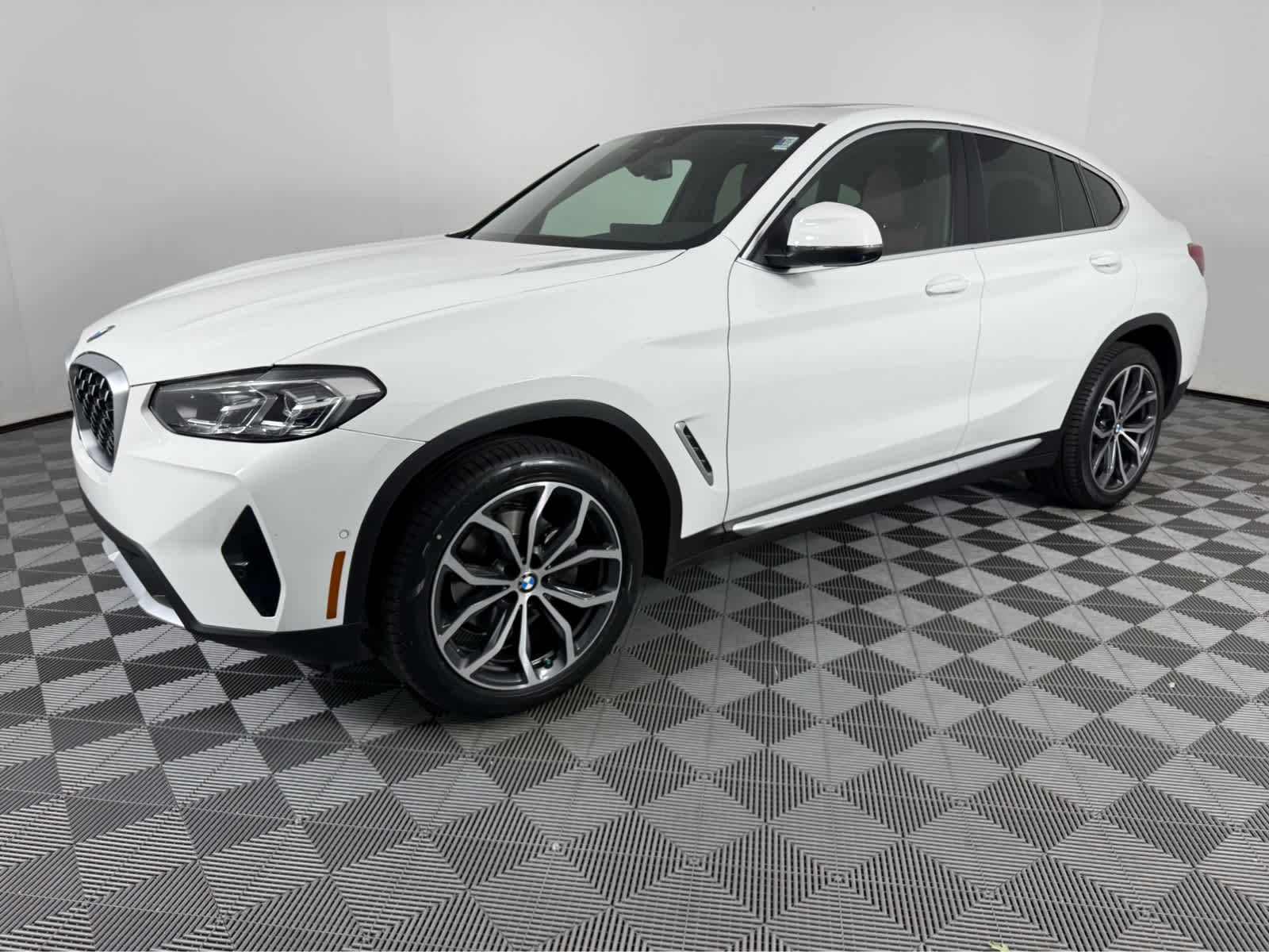 Used 2023 BMW X4 xDrive30i w/ Parking Assistance Package AWD/4WD image 7