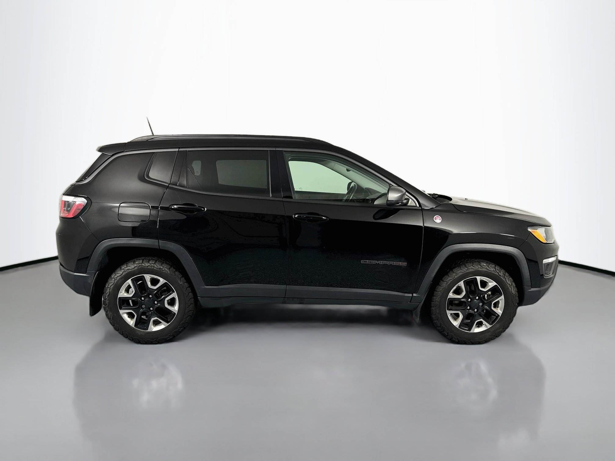 Used 2018 Jeep Compass Trailhawk w/ Leather Interior Group AWD/4WD image 4